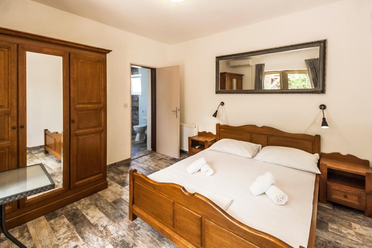 Apartments & Rooms Strcic Petra Krk Town Bagian luar foto