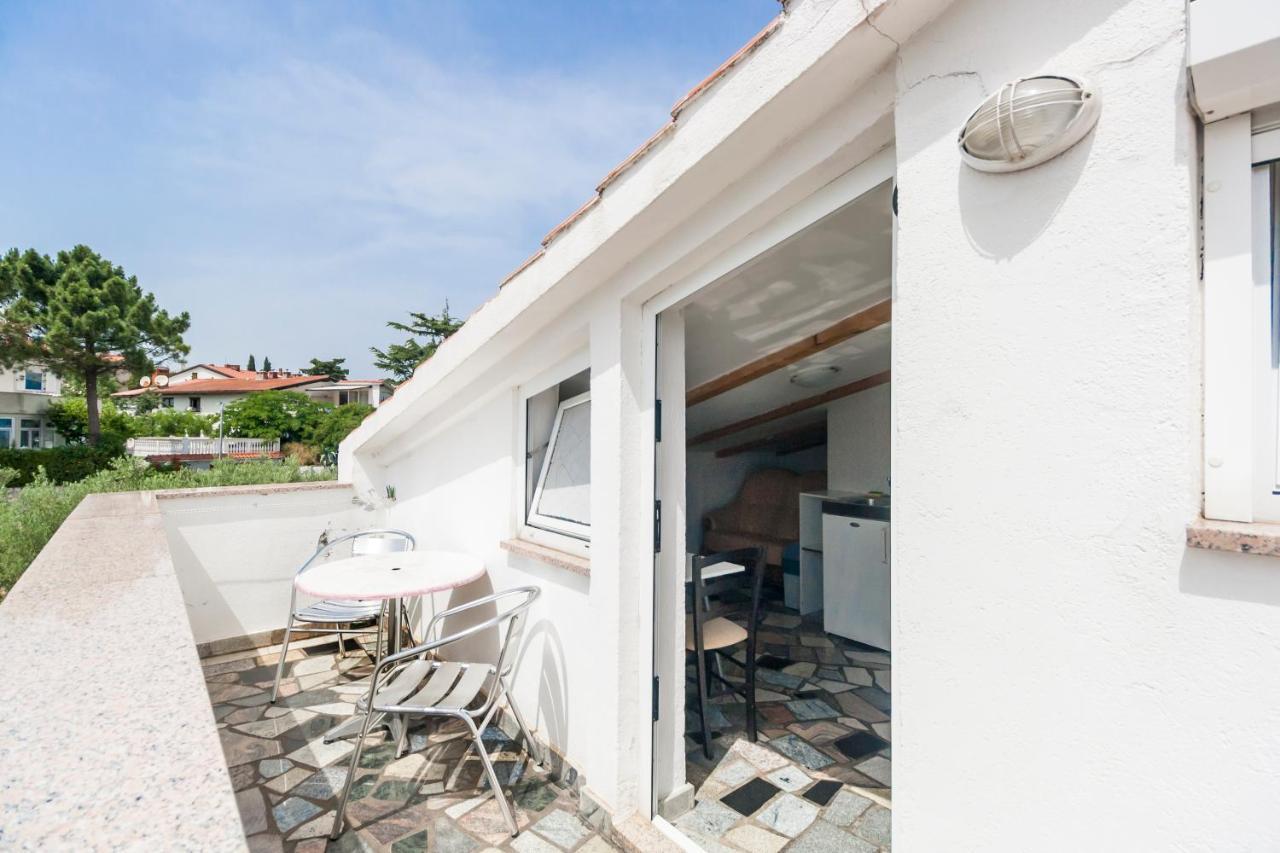 Apartments & Rooms Strcic Petra Krk Town Bagian luar foto