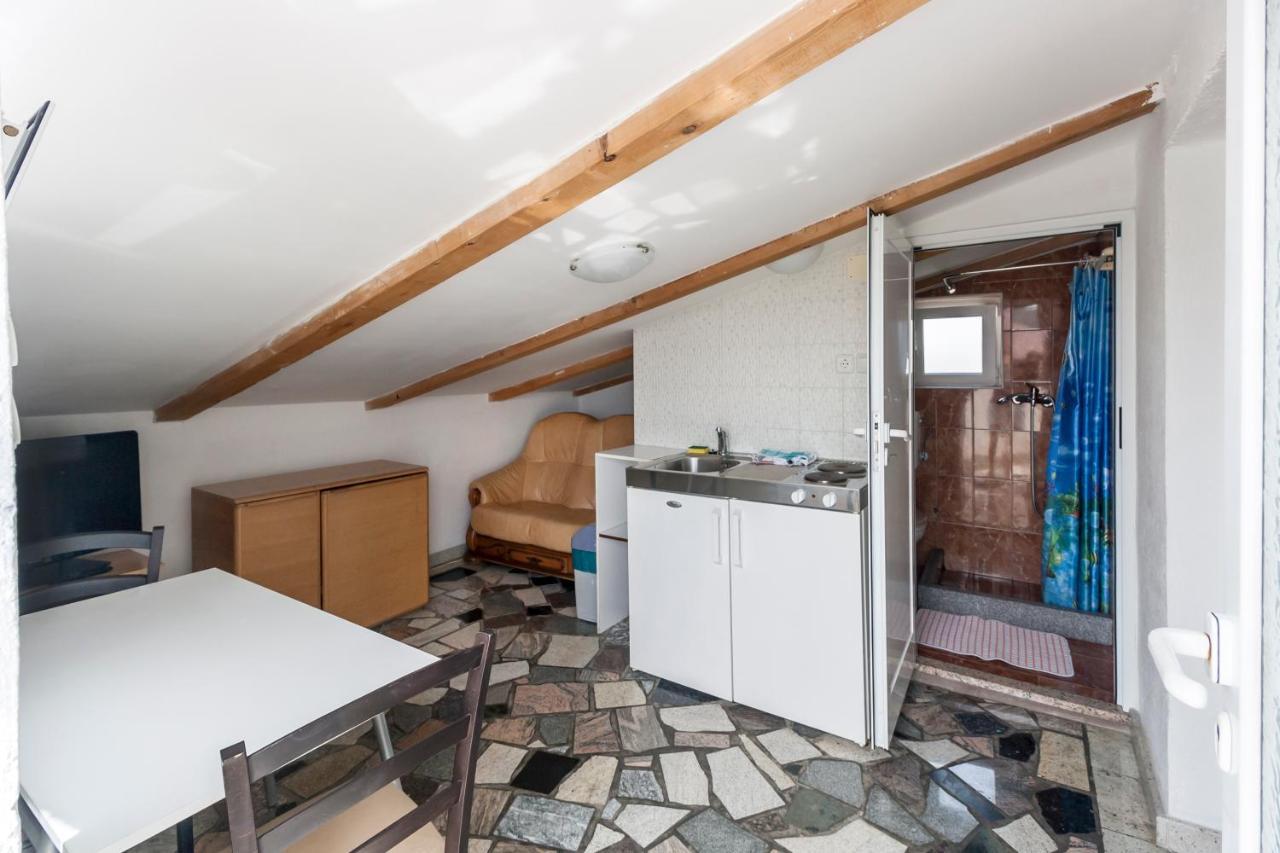 Apartments & Rooms Strcic Petra Krk Town Bagian luar foto