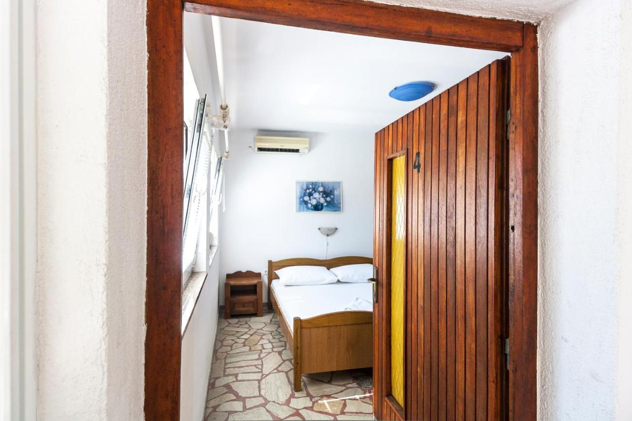Apartments & Rooms Strcic Petra Krk Town Bagian luar foto