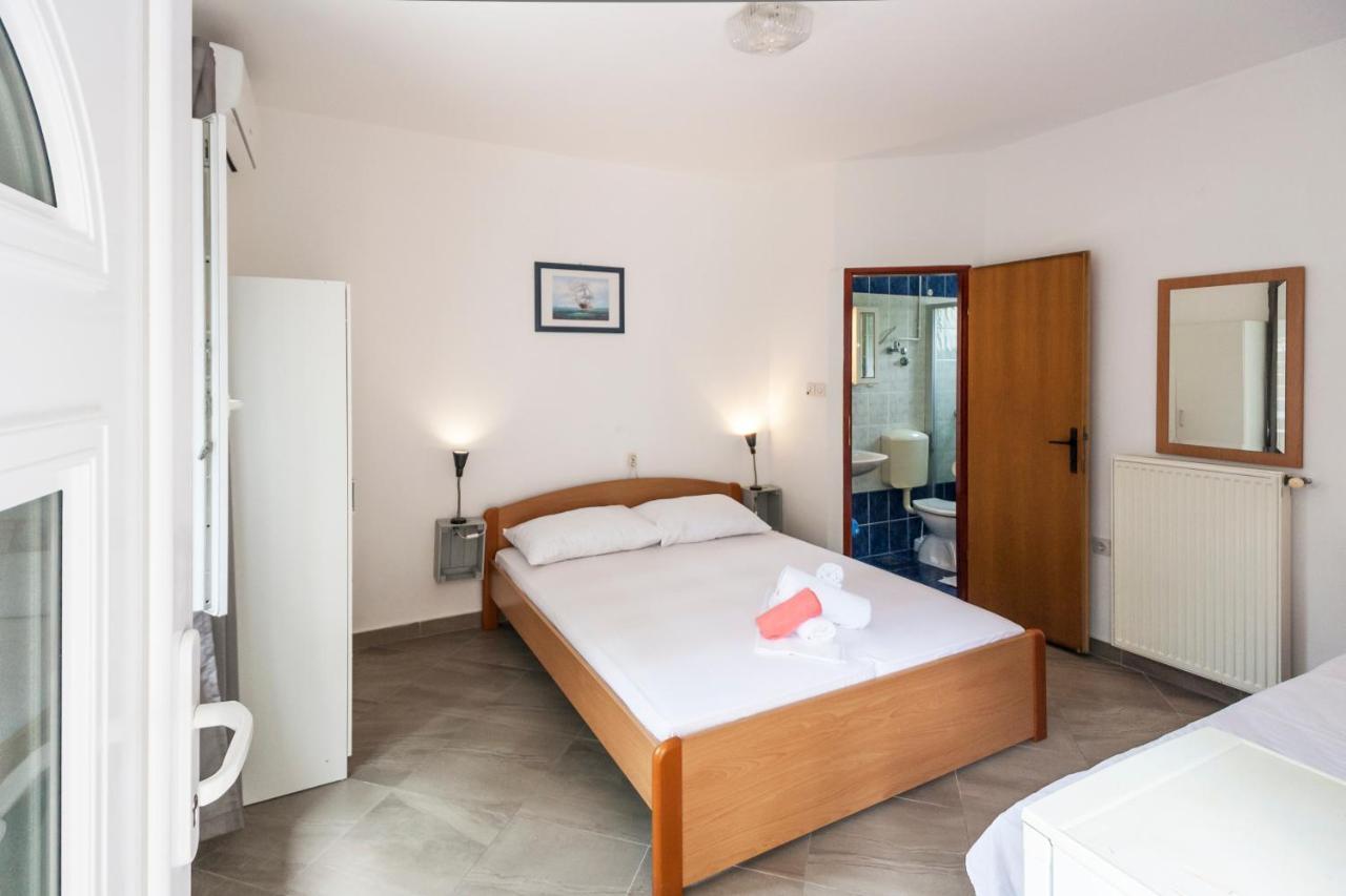 Apartments & Rooms Strcic Petra Krk Town Bagian luar foto