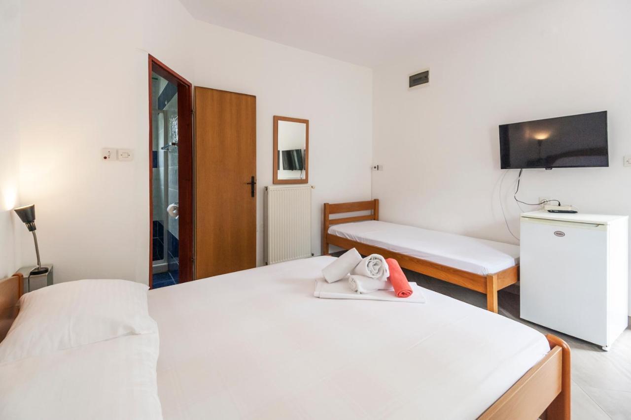 Apartments & Rooms Strcic Petra Krk Town Bagian luar foto