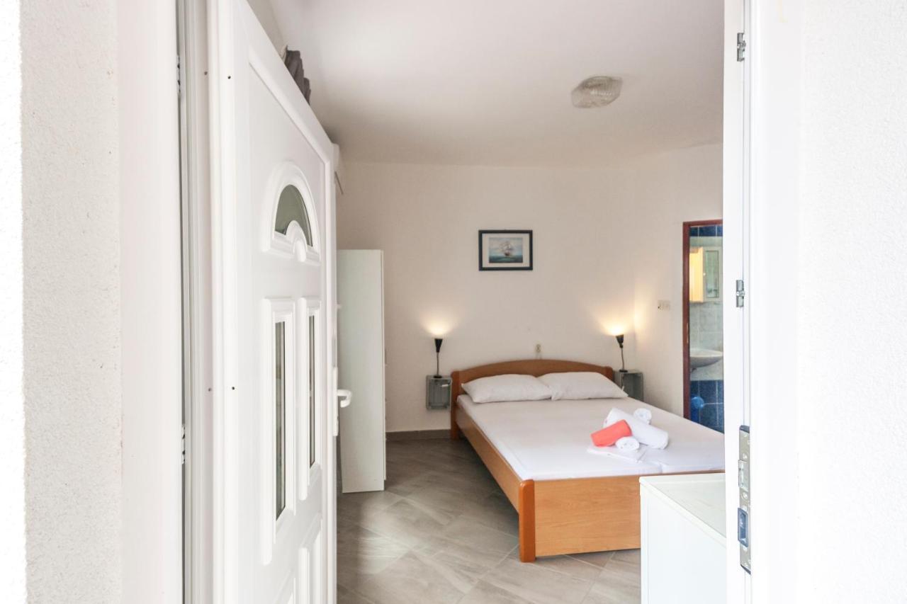 Apartments & Rooms Strcic Petra Krk Town Bagian luar foto