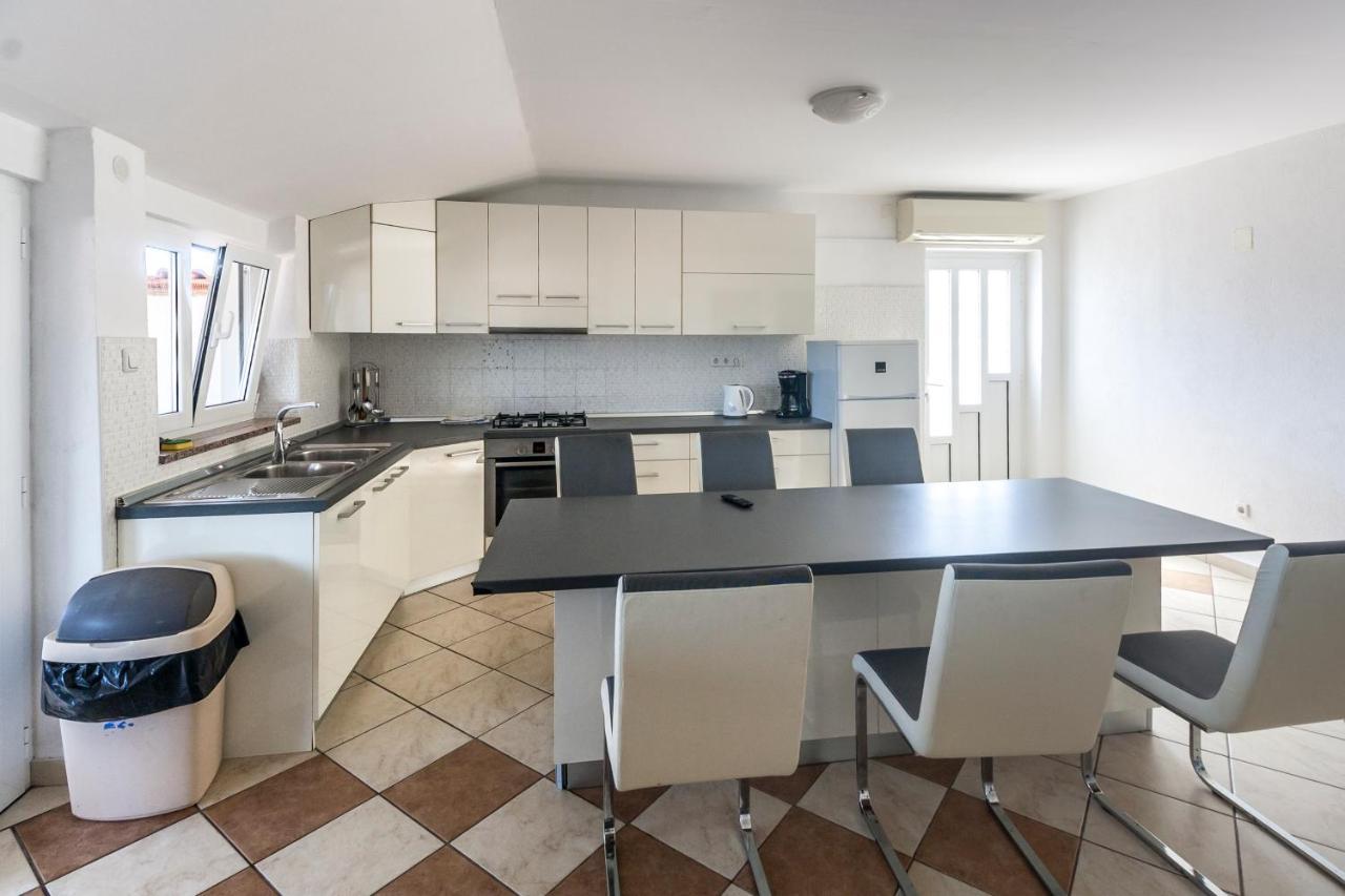 Apartments & Rooms Strcic Petra Krk Town Bagian luar foto
