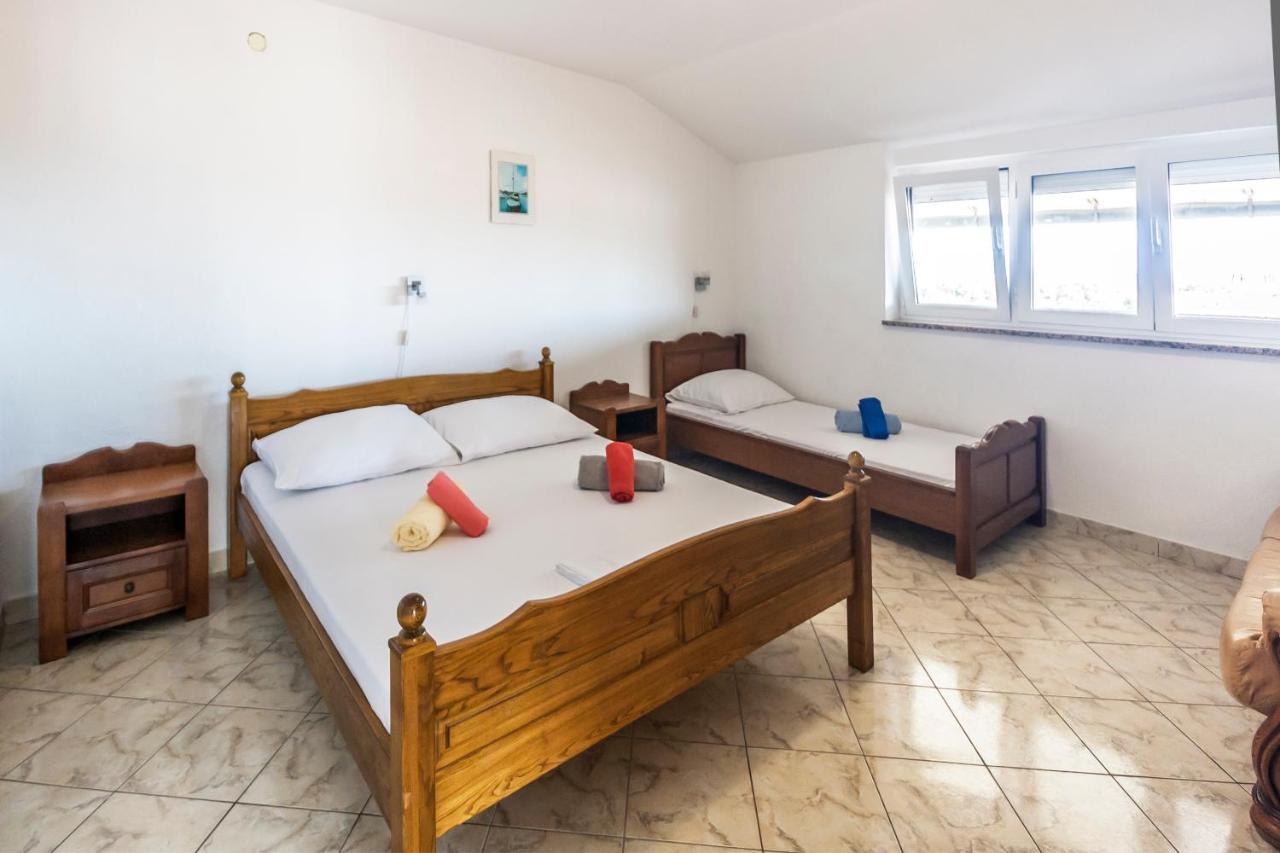 Apartments & Rooms Strcic Petra Krk Town Bagian luar foto