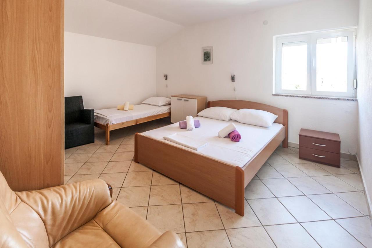 Apartments & Rooms Strcic Petra Krk Town Bagian luar foto