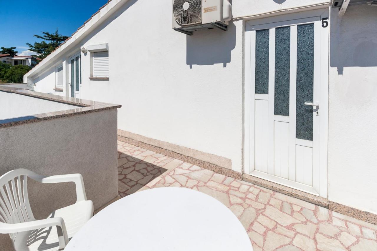 Apartments & Rooms Strcic Petra Krk Town Bagian luar foto