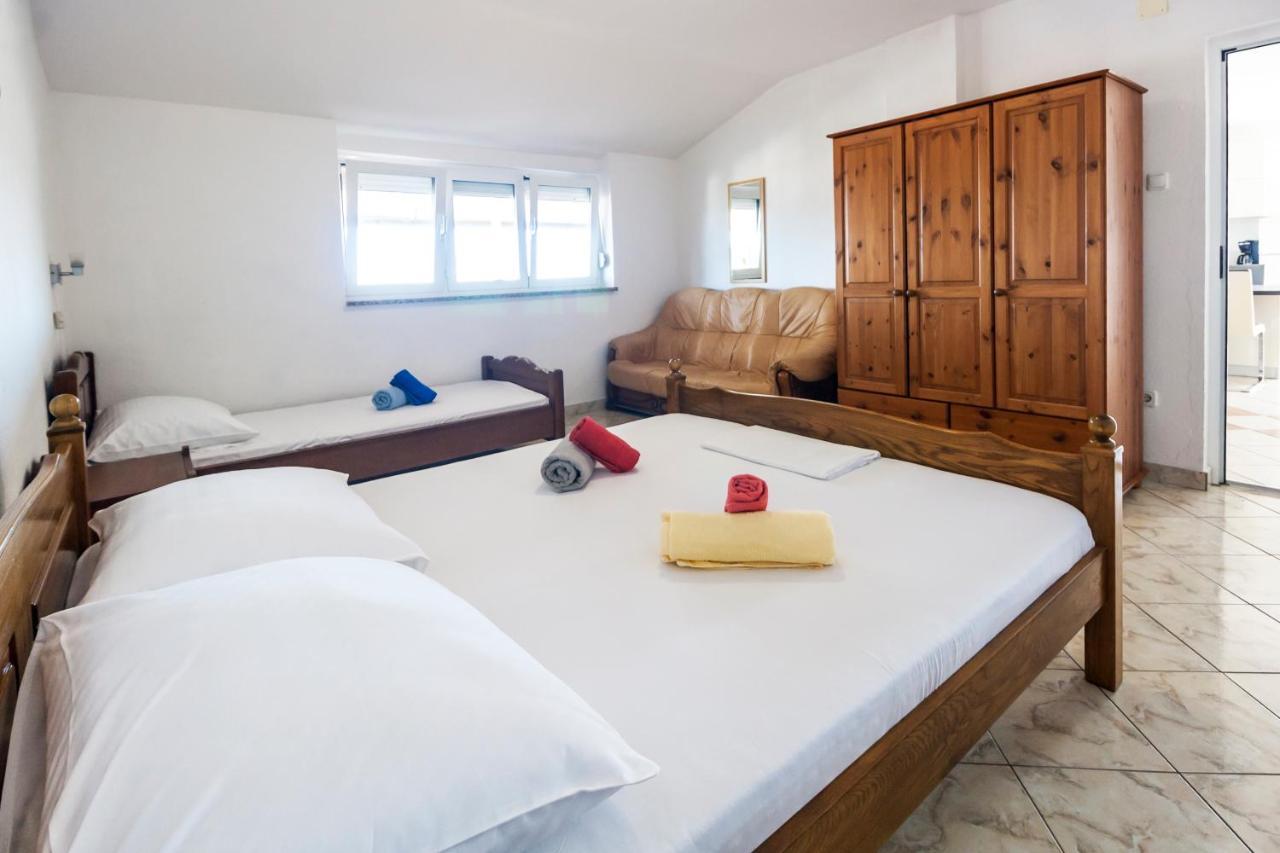 Apartments & Rooms Strcic Petra Krk Town Bagian luar foto