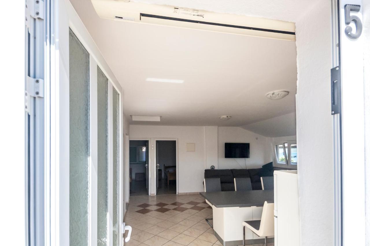 Apartments & Rooms Strcic Petra Krk Town Bagian luar foto
