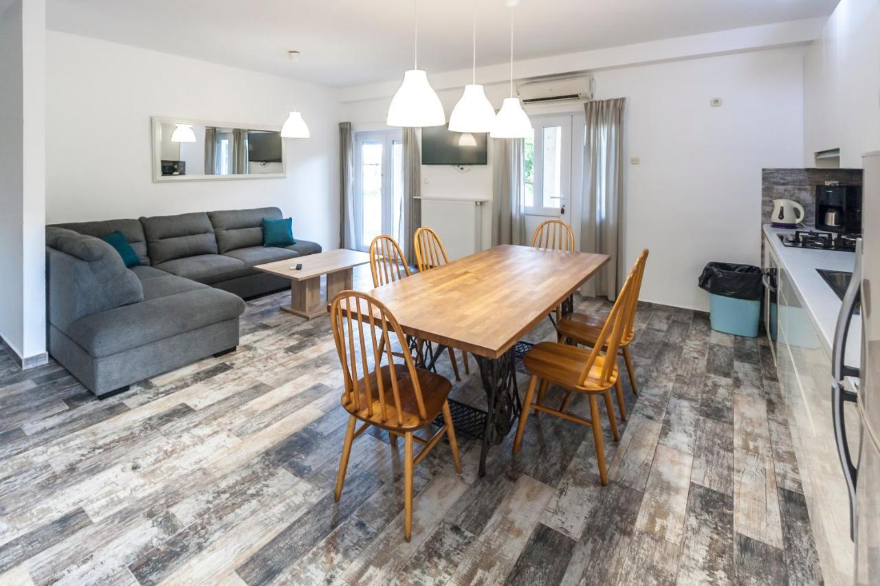 Apartments & Rooms Strcic Petra Krk Town Bagian luar foto