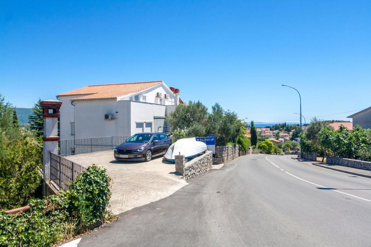 Apartments & Rooms Strcic Petra Krk Town Bagian luar foto