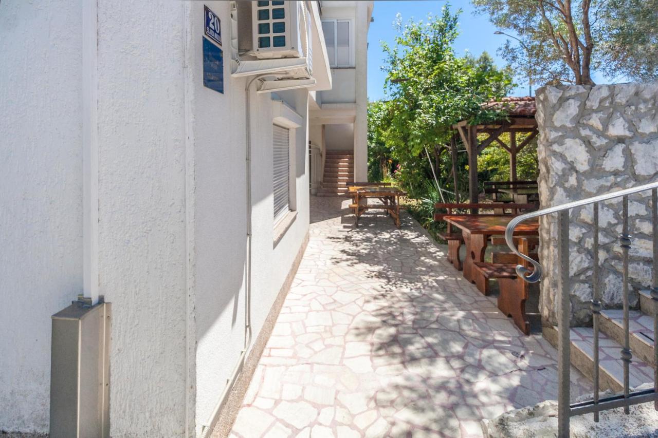 Apartments & Rooms Strcic Petra Krk Town Bagian luar foto