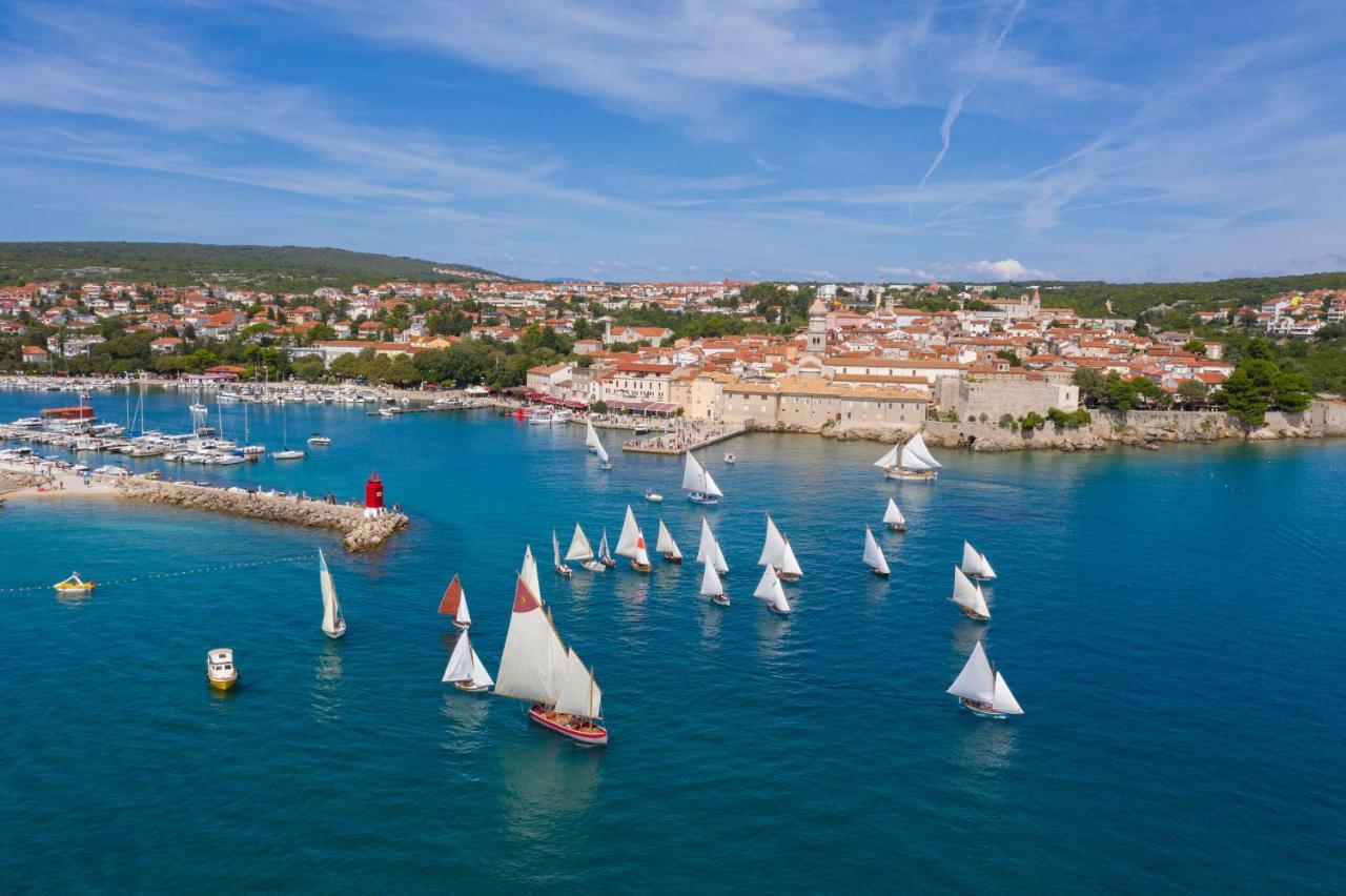 Apartments & Rooms Strcic Petra Krk Town Bagian luar foto