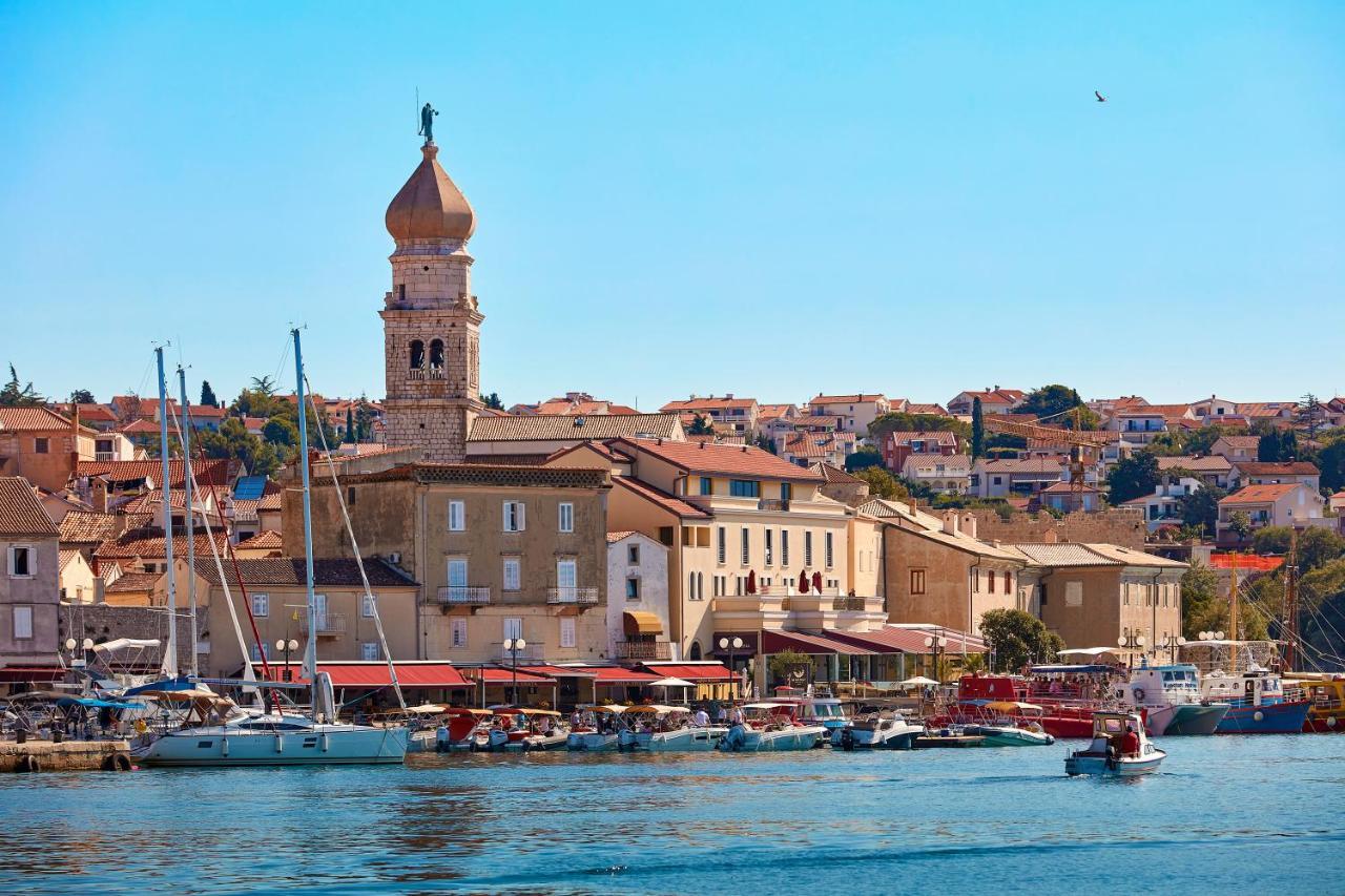 Apartments & Rooms Strcic Petra Krk Town Bagian luar foto